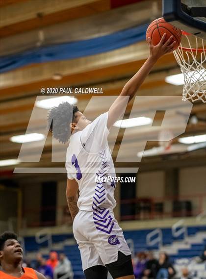Thumbnail 2 in Garfield vs. Rainier Beach (WIAA 3A District Playoff) photogallery.
