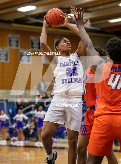 Thumbnail 1 in Garfield vs. Rainier Beach (WIAA 3A District Playoff) photogallery.