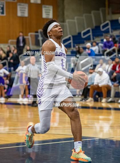 Thumbnail 2 in Garfield vs. Rainier Beach (WIAA 3A District Playoff) photogallery.
