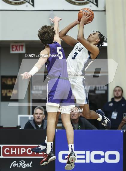 Thumbnail 1 in St. Augustine vs. East Catholic (Spalding Hoophall Classic) photogallery.