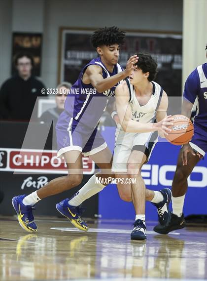 Thumbnail 1 in St. Augustine vs. East Catholic (Spalding Hoophall Classic) photogallery.