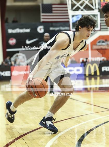 Thumbnail 1 in St. Augustine vs. East Catholic (Spalding Hoophall Classic) photogallery.