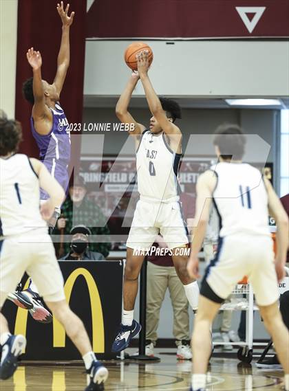 Thumbnail 1 in St. Augustine vs. East Catholic (Spalding Hoophall Classic) photogallery.