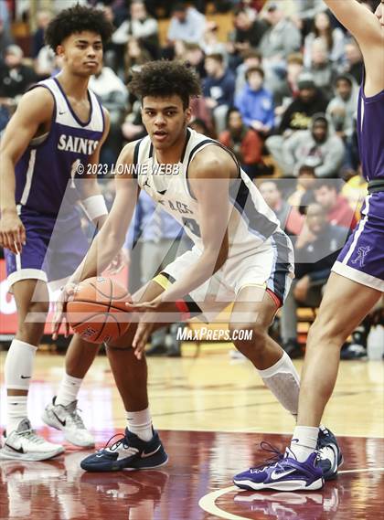 Thumbnail 2 in St. Augustine vs. East Catholic (Spalding Hoophall Classic) photogallery.
