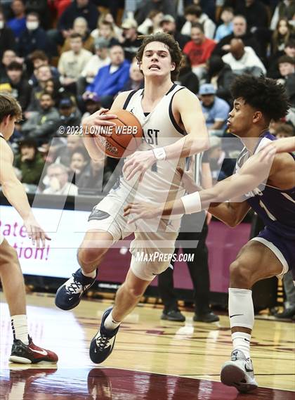 Thumbnail 2 in St. Augustine vs. East Catholic (Spalding Hoophall Classic) photogallery.