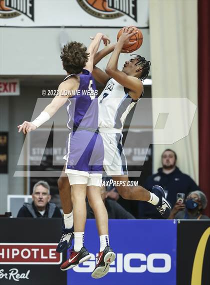 Thumbnail 3 in St. Augustine vs. East Catholic (Spalding Hoophall Classic) photogallery.