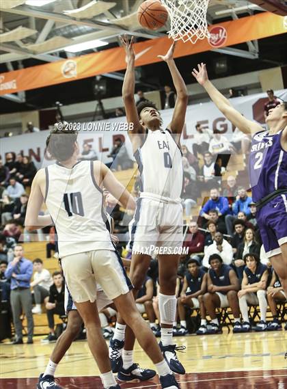 Thumbnail 2 in St. Augustine vs. East Catholic (Spalding Hoophall Classic) photogallery.