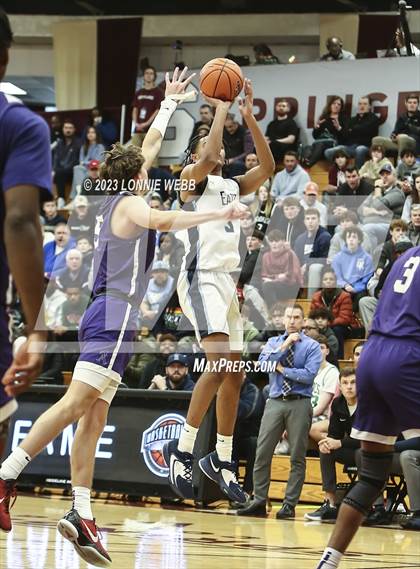 Thumbnail 1 in St. Augustine vs. East Catholic (Spalding Hoophall Classic) photogallery.