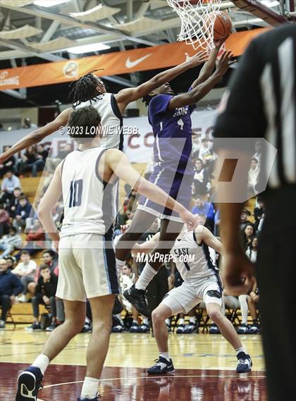 Thumbnail 2 in St. Augustine vs. East Catholic (Spalding Hoophall Classic) photogallery.