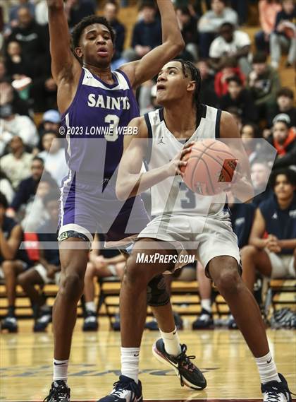 Thumbnail 1 in St. Augustine vs. East Catholic (Spalding Hoophall Classic) photogallery.