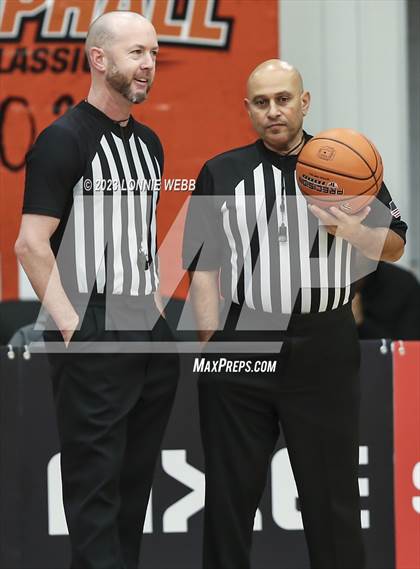 Thumbnail 3 in St. Augustine vs. East Catholic (Spalding Hoophall Classic) photogallery.