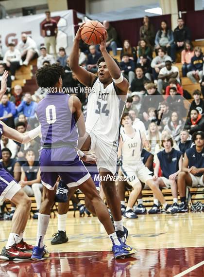 Thumbnail 2 in St. Augustine vs. East Catholic (Spalding Hoophall Classic) photogallery.