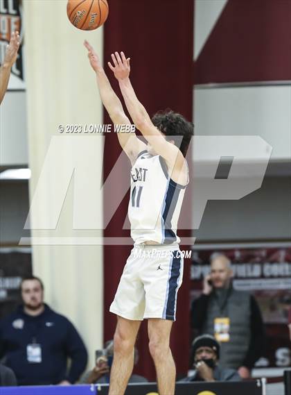 Thumbnail 1 in St. Augustine vs. East Catholic (Spalding Hoophall Classic) photogallery.