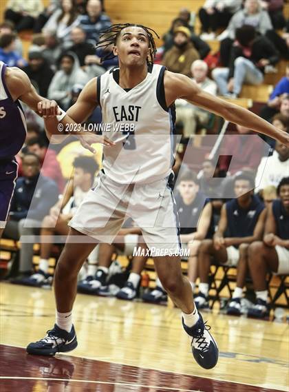 Thumbnail 3 in St. Augustine vs. East Catholic (Spalding Hoophall Classic) photogallery.