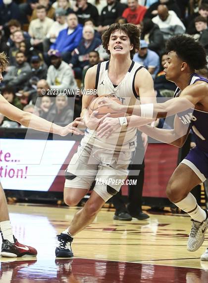 Thumbnail 1 in St. Augustine vs. East Catholic (Spalding Hoophall Classic) photogallery.
