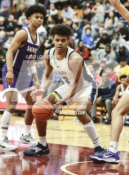 Thumbnail 1 in St. Augustine vs. East Catholic (Spalding Hoophall Classic) photogallery.