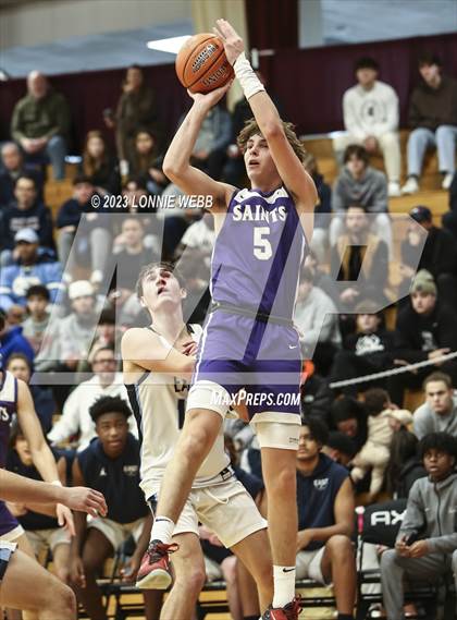 Thumbnail 2 in St. Augustine vs. East Catholic (Spalding Hoophall Classic) photogallery.