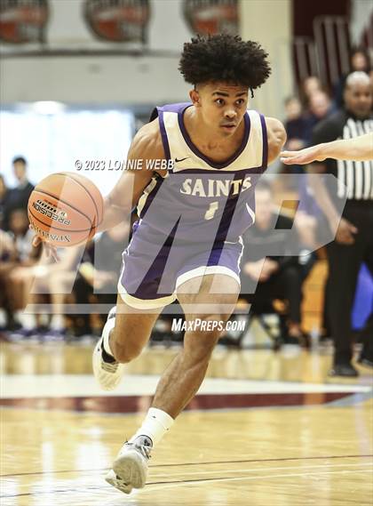Thumbnail 2 in St. Augustine vs. East Catholic (Spalding Hoophall Classic) photogallery.