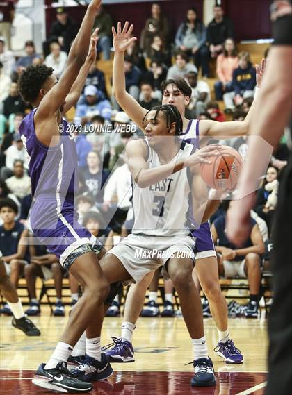 Thumbnail 3 in St. Augustine vs. East Catholic (Spalding Hoophall Classic) photogallery.