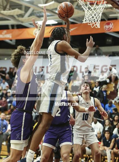 Thumbnail 3 in St. Augustine vs. East Catholic (Spalding Hoophall Classic) photogallery.