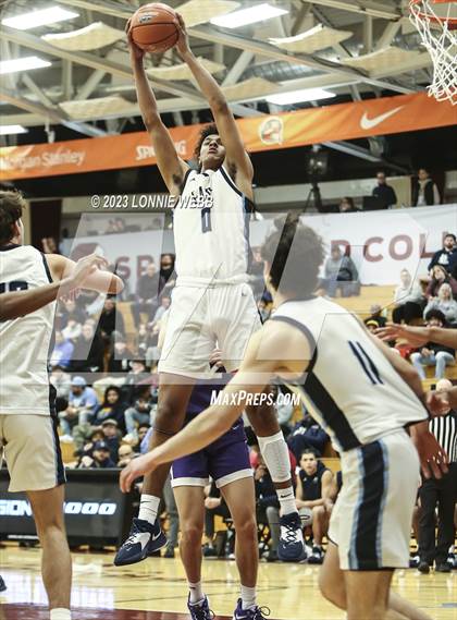 Thumbnail 3 in St. Augustine vs. East Catholic (Spalding Hoophall Classic) photogallery.