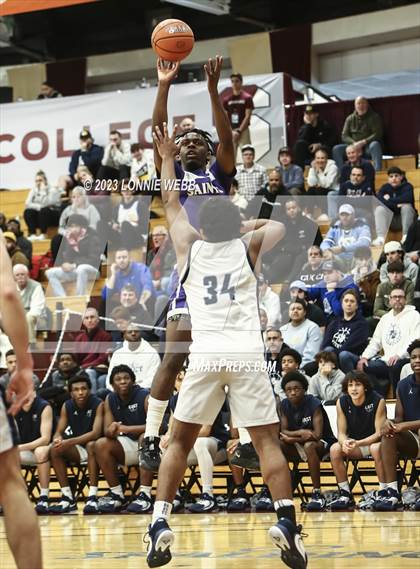 Thumbnail 3 in St. Augustine vs. East Catholic (Spalding Hoophall Classic) photogallery.