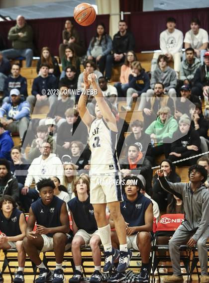 Thumbnail 1 in St. Augustine vs. East Catholic (Spalding Hoophall Classic) photogallery.