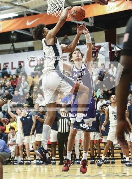 Thumbnail 1 in St. Augustine vs. East Catholic (Spalding Hoophall Classic) photogallery.