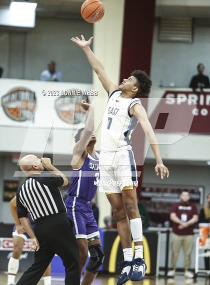 Thumbnail 1 in St. Augustine vs. East Catholic (Spalding Hoophall Classic) photogallery.