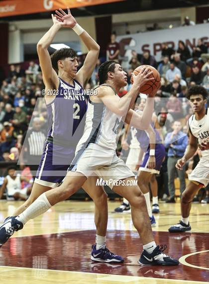 Thumbnail 1 in St. Augustine vs. East Catholic (Spalding Hoophall Classic) photogallery.