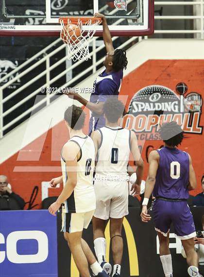 Thumbnail 2 in St. Augustine vs. East Catholic (Spalding Hoophall Classic) photogallery.