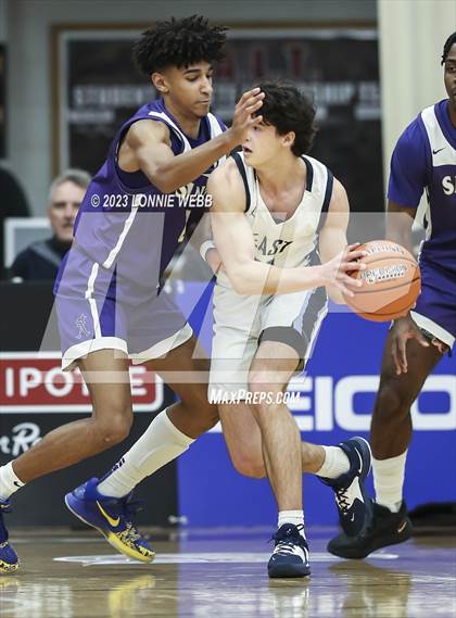 Thumbnail 1 in St. Augustine vs. East Catholic (Spalding Hoophall Classic) photogallery.