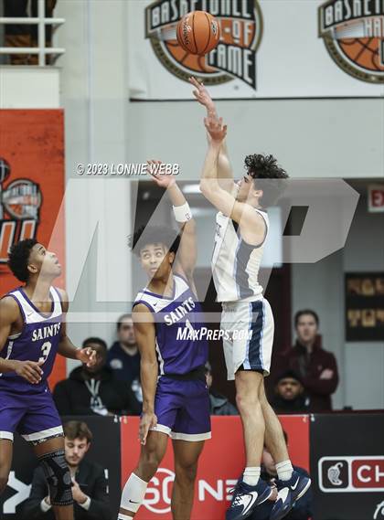 Thumbnail 1 in St. Augustine vs. East Catholic (Spalding Hoophall Classic) photogallery.