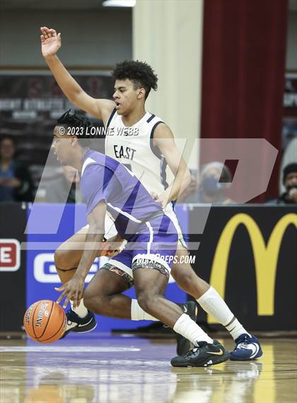 Thumbnail 3 in St. Augustine vs. East Catholic (Spalding Hoophall Classic) photogallery.