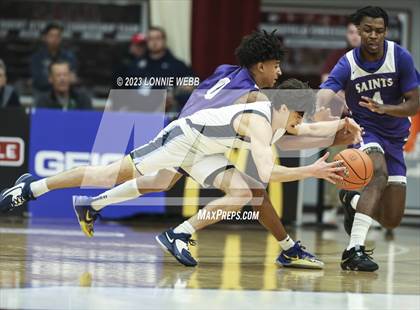 Thumbnail 2 in St. Augustine vs. East Catholic (Spalding Hoophall Classic) photogallery.
