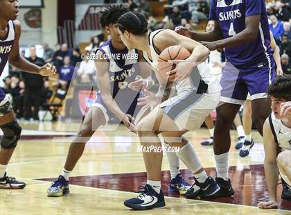 Thumbnail 3 in St. Augustine vs. East Catholic (Spalding Hoophall Classic) photogallery.