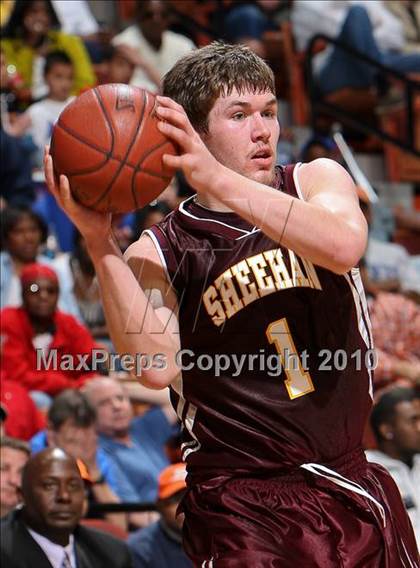 Thumbnail 3 in Sheehan vs. Bloomfield (CIAC Class M Final) photogallery.