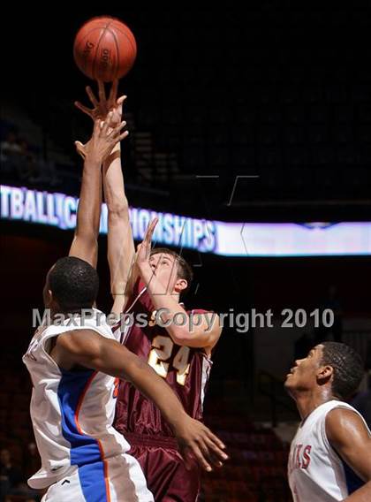 Thumbnail 3 in Sheehan vs. Bloomfield (CIAC Class M Final) photogallery.