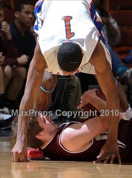 Thumbnail 1 in Sheehan vs. Bloomfield (CIAC Class M Final) photogallery.