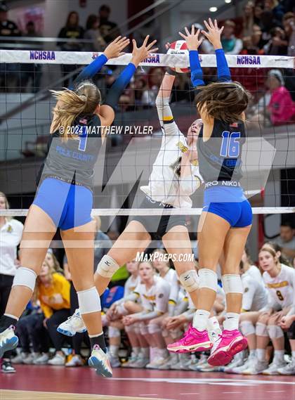 Thumbnail 3 in Polk County vs Perquimans (NCHSAA 1A Final) photogallery.