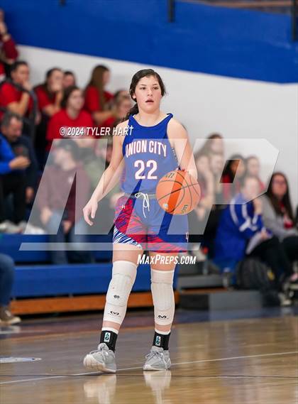 Thumbnail 1 in Union City vs. Clinton Central (IHSAA 1A Semi-State 7) photogallery.