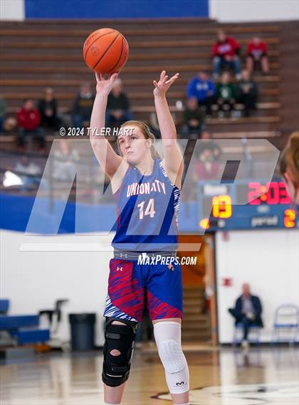 Thumbnail 3 in Union City vs. Clinton Central (IHSAA 1A Semi-State 7) photogallery.
