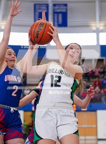 Thumbnail 3 in Union City vs. Clinton Central (IHSAA 1A Semi-State 7) photogallery.