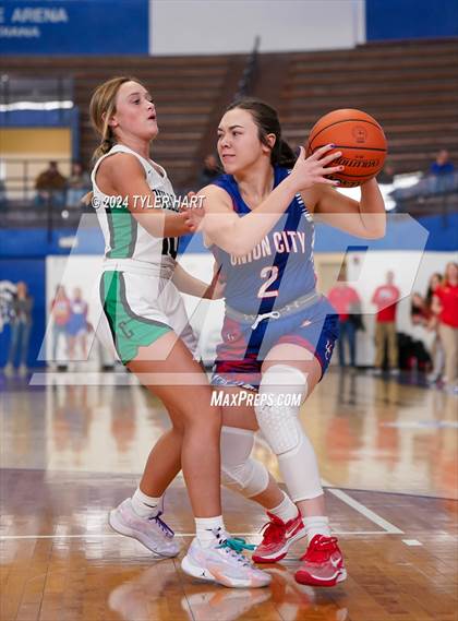 Thumbnail 3 in Union City vs. Clinton Central (IHSAA 1A Semi-State 7) photogallery.