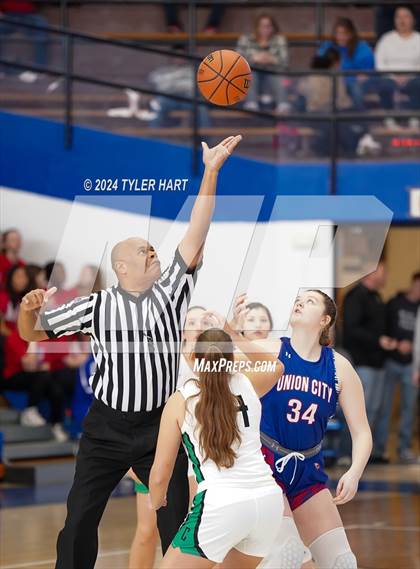 Thumbnail 2 in Union City vs. Clinton Central (IHSAA 1A Semi-State 7) photogallery.