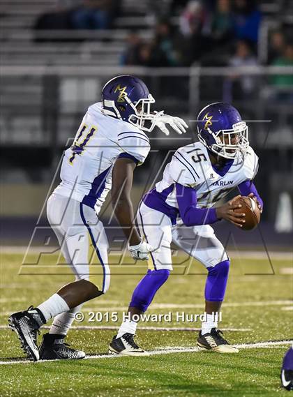 Thumbnail 1 in Marlin vs. Rio Vista (UIL 3A Bi-District Playoff) photogallery.