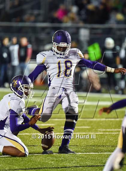 Thumbnail 2 in Marlin vs. Rio Vista (UIL 3A Bi-District Playoff) photogallery.