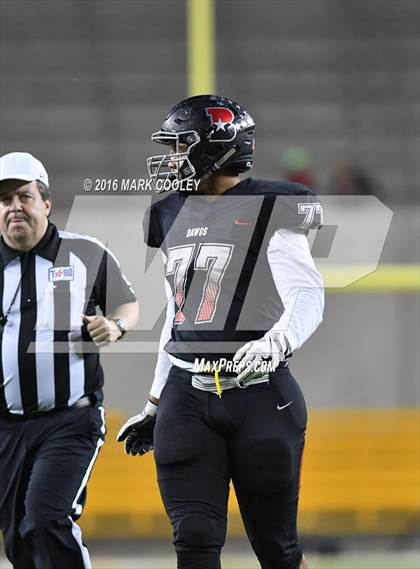 Thumbnail 3 in The Woodlands vs. Bowie (UIL 6A Regional Playoff) photogallery.