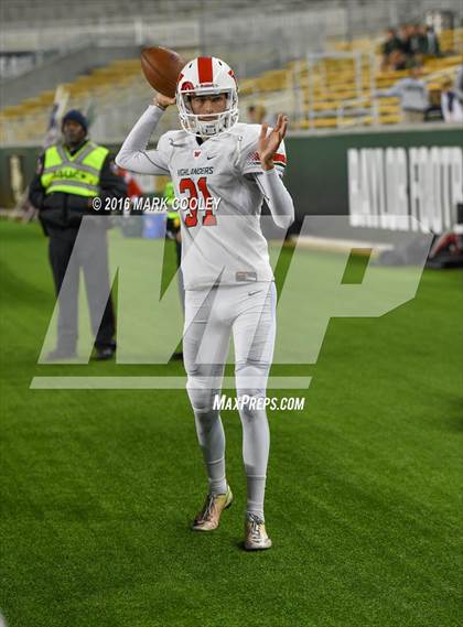 Thumbnail 3 in The Woodlands vs. Bowie (UIL 6A Regional Playoff) photogallery.