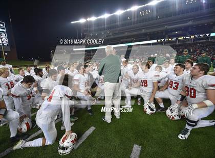 Thumbnail 3 in The Woodlands vs. Bowie (UIL 6A Regional Playoff) photogallery.